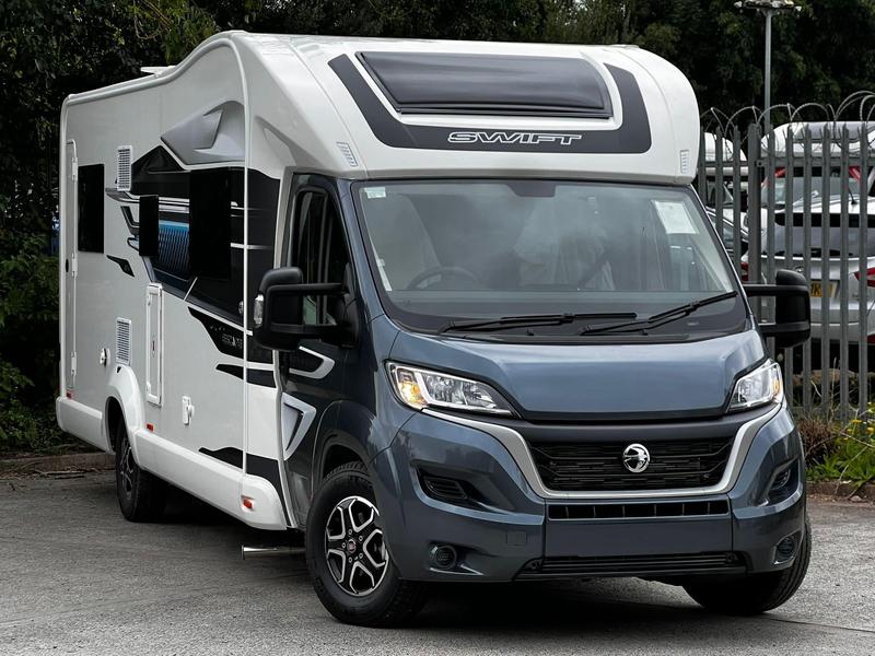 SWIFT ESCAPE 674